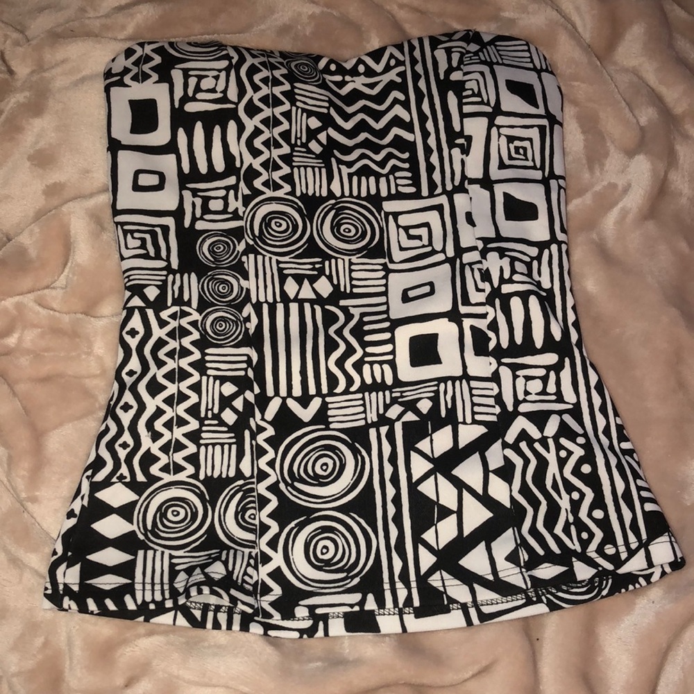 Trendy strapless top/ tube top